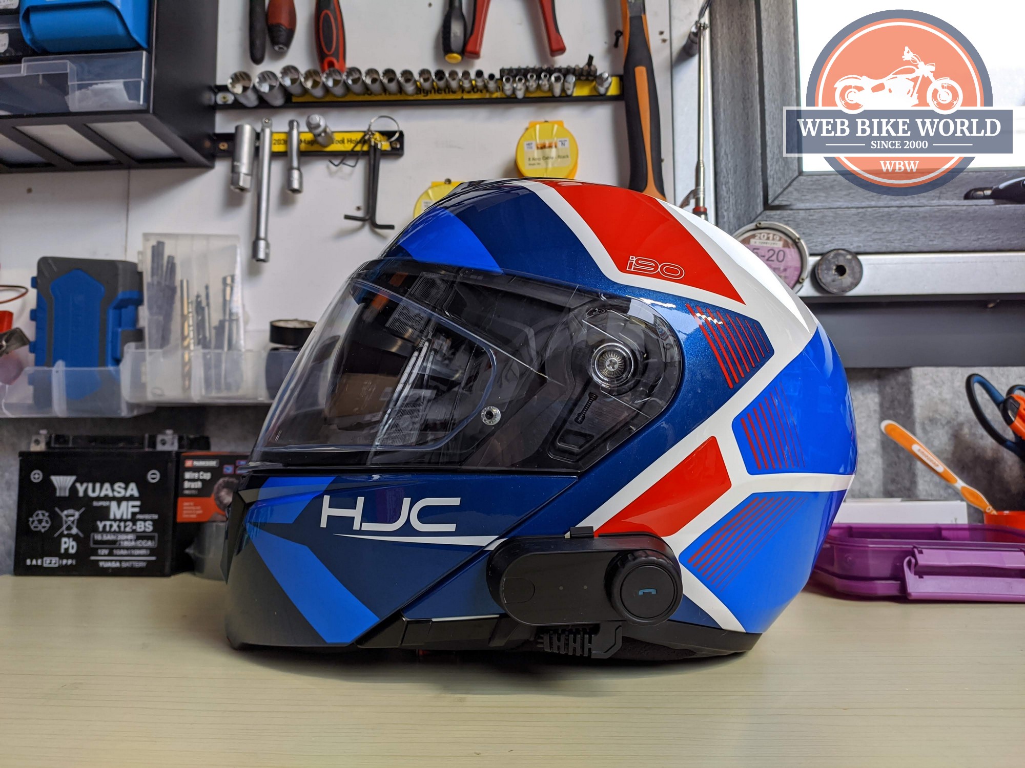 HJC i90 Modular Helmet side view